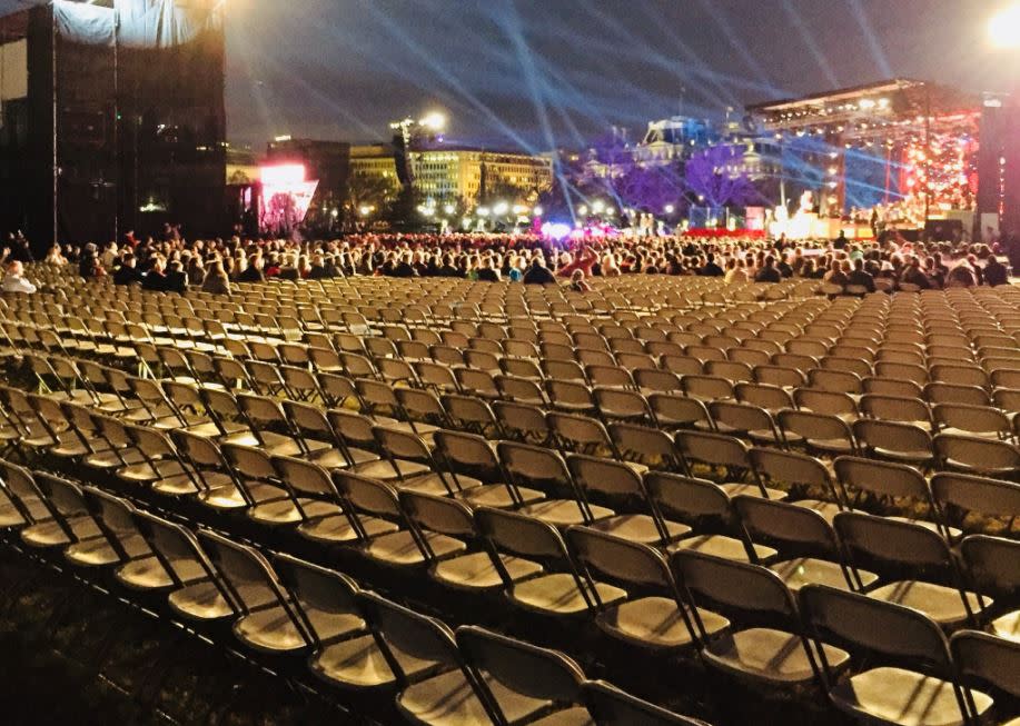 Image shows hundreds of empty seats at tree lighting festival: Twitter/SteveRudinABC7