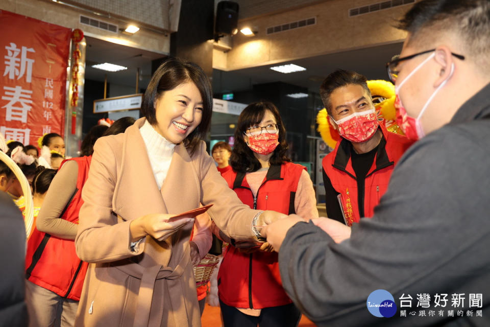 許縣長發送小紅包祝福縣民及府內員工新年順利。（縣府提供）