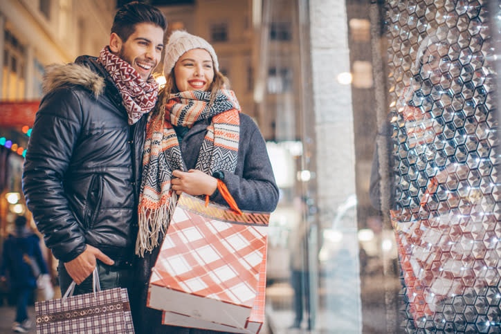 Cada vez menos consumidores elegirían hacer las compras en el Black Friday. Foto: svetikd/Getty Images