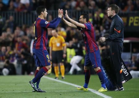 Football - FC Barcelona v Paris St Germain - UEFA Champions League Quarter Final Second Leg - Nou Camp, Barcelona - Spain - 21/4/15 Barcelona's Luis Suarez is substituted for Pedro Reuters / Paul Hanna