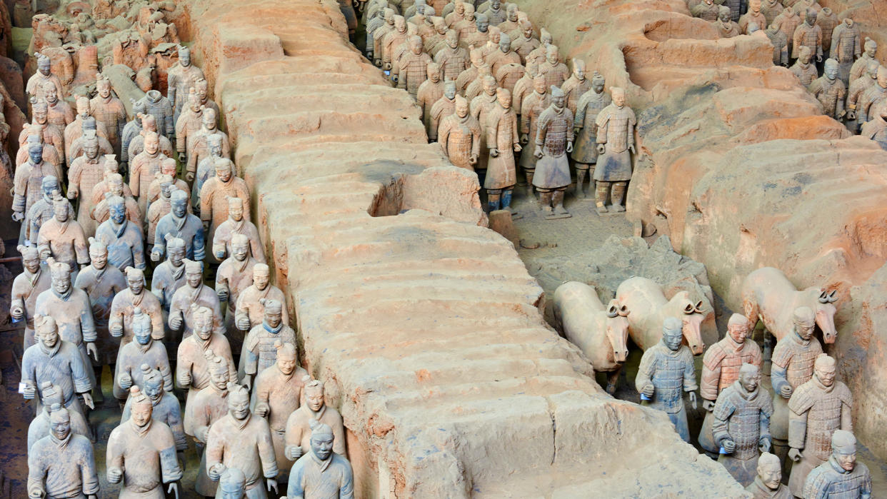  Some of the 6,000 statues in the Army of Terracotta Warriors and horse statues. 