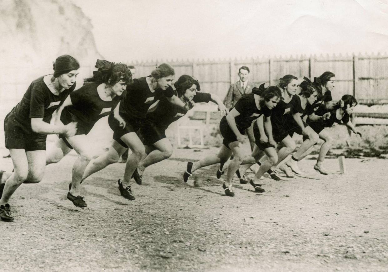 Alice Milliat a tenu tête au Comité international olympique pour organiser les premiers JO féminins en 1922. (Photo d’illustration : les tchéco-slovaques s’entraînent au départ de Monte-Carlo avant l’ouverture des Jeux olympiques féminins.)