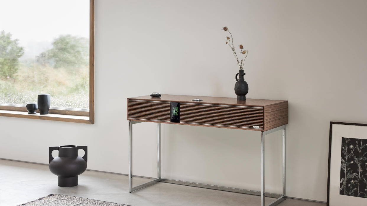  Ruark Audio R810 lifestyle. 