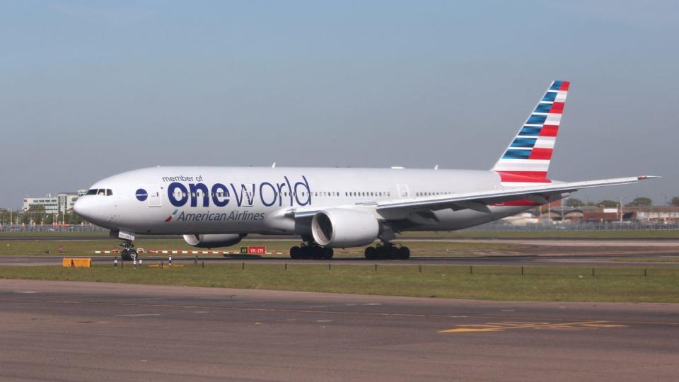 American Airlines oneworld livery.