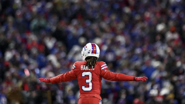 Bills Mafia gather together in Cincinnati to pray for Damar Hamlin 