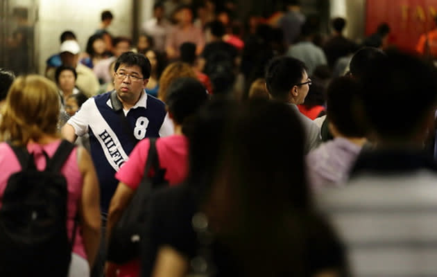 Man walking along a crowded walkway in Singapore. (Getty Images)