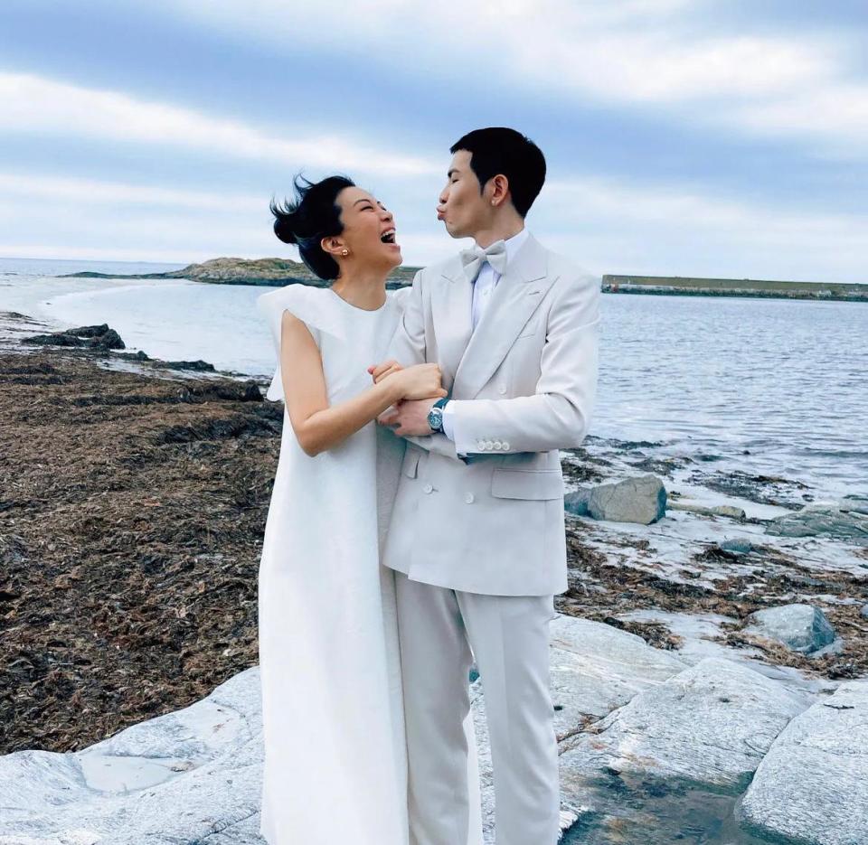 蕭敬騰在社交媒體po出婚紗照，宣布結婚消息