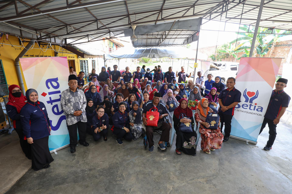S P Setia Foundation Brings Raya Warmth To Old Folks’ Home