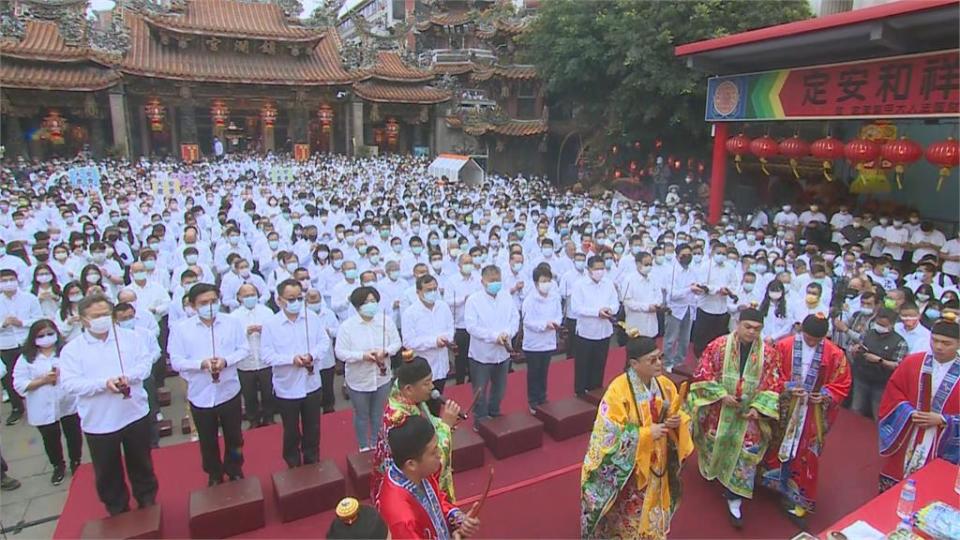 快新聞／時隔58年！大甲鎮瀾宮再辦祈雨法會 盧秀燕、顏清標穿白衣全程參與