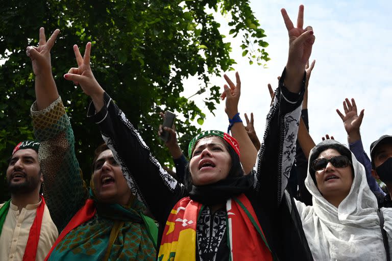 Los líderes de la oposición paquistaní advirtieron el lunes que las autoridades cruzarían una "línea roja" si arrestan al ex primer ministro Imran Khan tras ser denunciado bajo la ley antiterrorista por los comentarios que hizo sobre el poder judicial