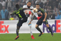 <p>Ici, Mitroglou au duel avec Haidara. Le Grec n’arrive pas à trouver les espaces que son soutien offensif (Ocampos – Payet – Thauvin) demande. (Photo : AFP) </p>