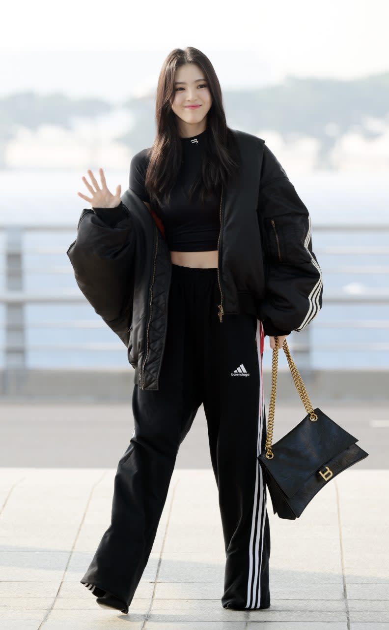 INCHEON, SOUTH KOREA - SEPTEMBER 30: Han So-hee is seen leaving Incheon International Airport for Givenchy SS23 Paris Fashion Week on September 30, 2022 in Incheon, South Korea. (Photo by The Chosunilbo JNS/Imazins via Getty Images)