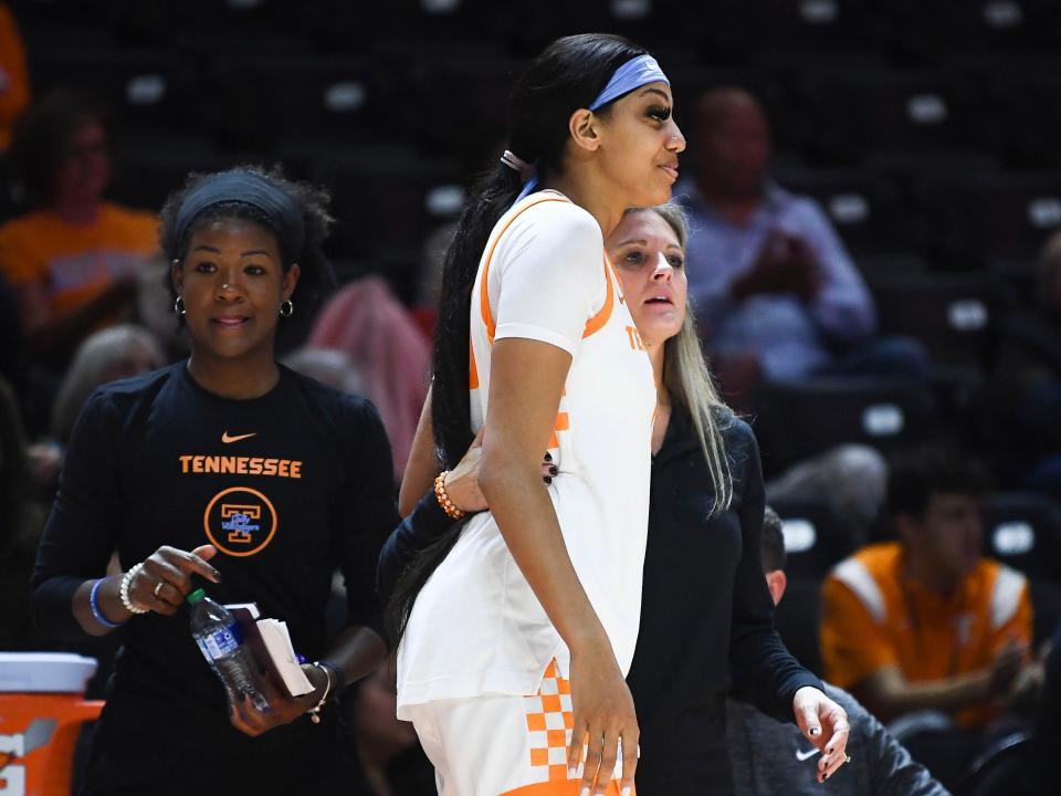 Tennessee basketball coach Kellie Harper talks with center Tamari Key during an October game against Carson-Newman.