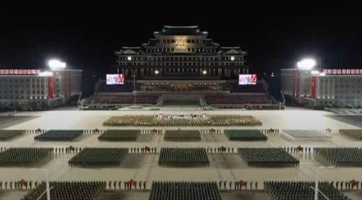 北韓把閱兵辦在深夜。（圖／AP）