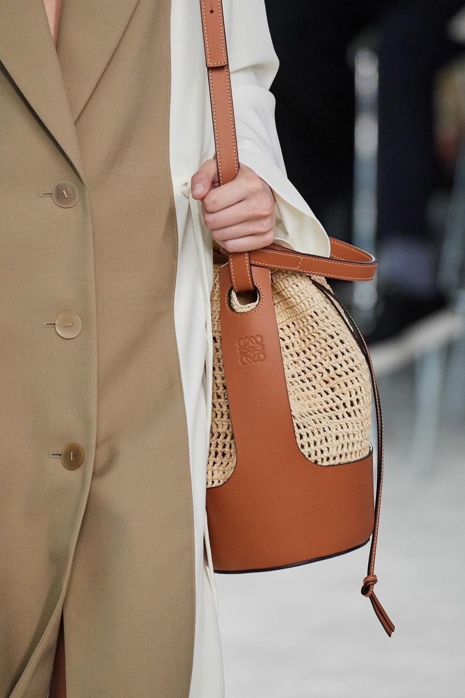 <h1 class="title">Loewe</h1><cite class="credit">Photo: GoRunway.com</cite>