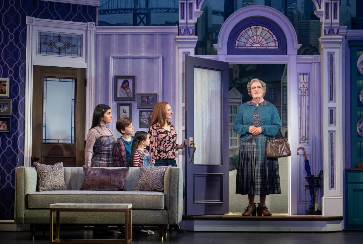 (L to R) Giselle Gutierrez (Lydia Hillard), Cody Braverman (Christopher Hillard), Emerson Mae, Chan (Natalie Hillard), Maggie Lakis (Miranda Hillard) and Rob McClure (Euphegenia Doubtfire).