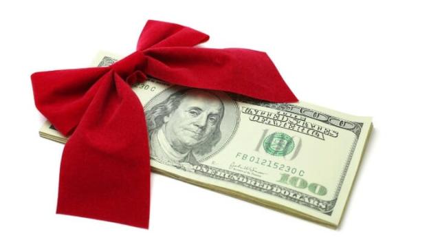 When is a Cash Gift Tax Charged & Who Pays?