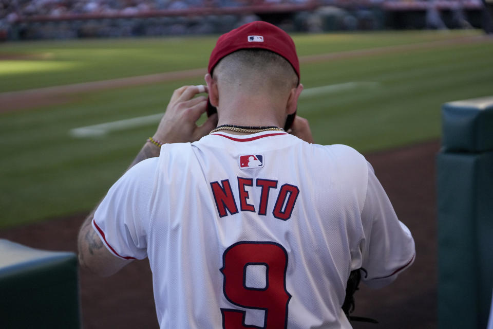 Los Angeles Angels shortstop Zach Neto takes the field before the Angels' baseball game against the Detroit Tigers in Anaheim, Calif., Saturday, June 29, 2024. (AP Photo/Eric Thayer)