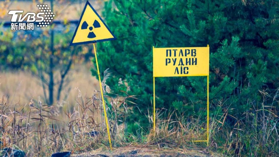 車諾比核電廠周圍多處都設有輻射告示牌。（圖／達志影像美聯社）