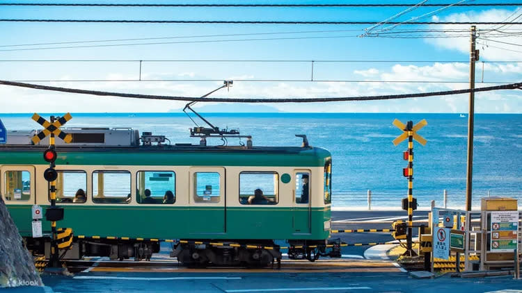 《灌籃高手》片頭櫻木花道與晴子打招呼的「鐮倉高校前車站平交道口」。業者提供