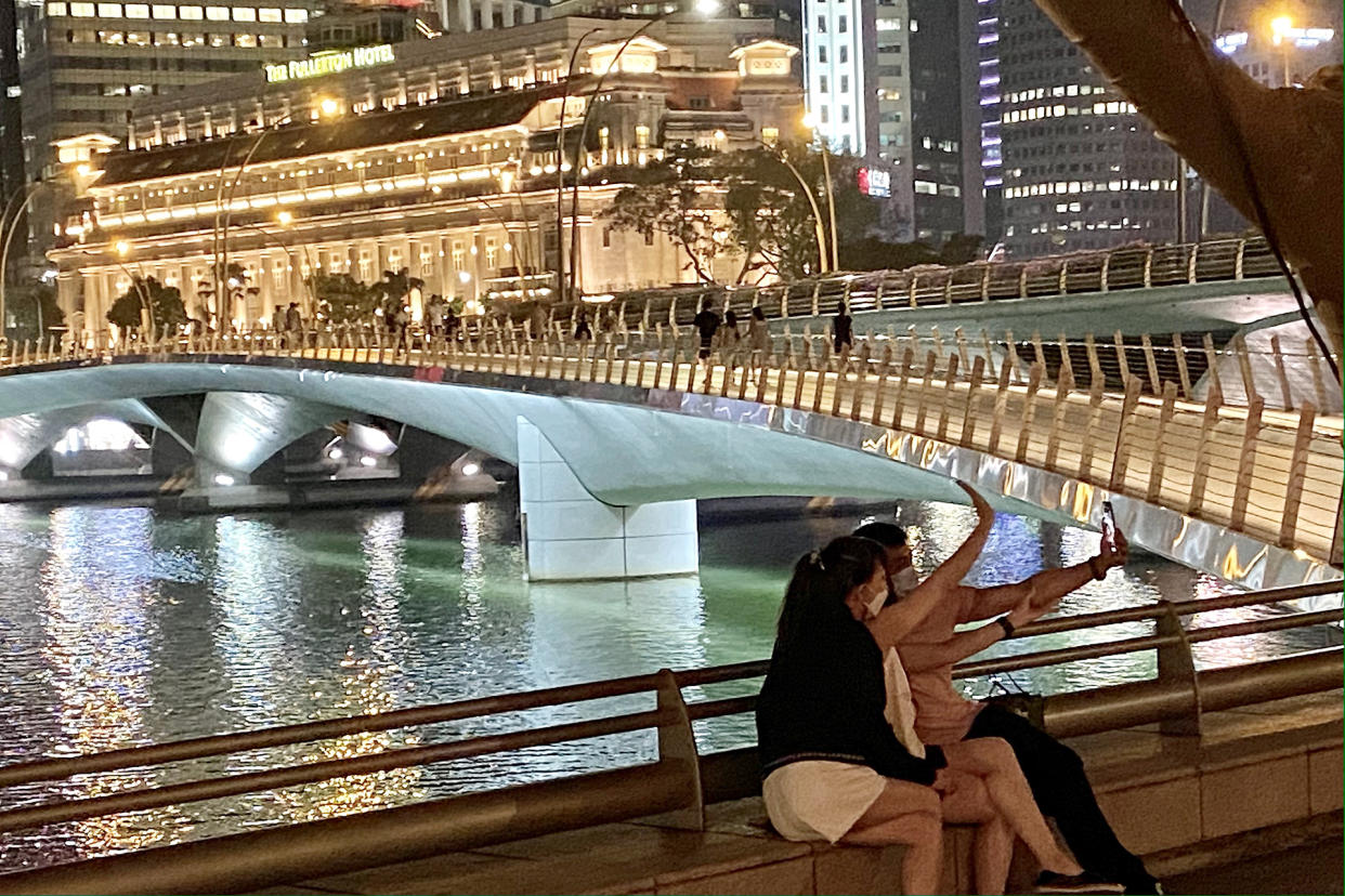 People seen taking a selfie around the Marina Bay area. (PHOTO: Dhany Osman / Yahoo News Singapore)