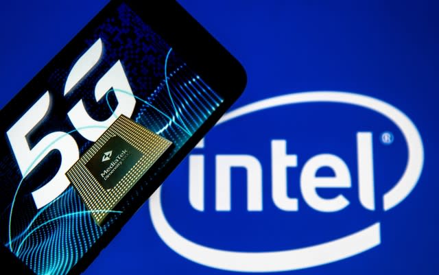 ANKARA, TURKEY - NOVEMBER 26: Screens of a smart phone and a laptop display the logos of Intel, MediaTek and 5G technology in Ankara, Turkey on November 26, 2019. (Photo by Ali Balikci/Anadolu Agency/Getty Images)