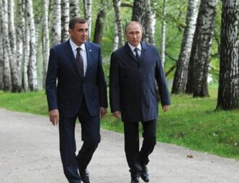 傳聞俄羅斯總統普丁將起用他的前保鑣、現任圖拉州州長 Aleksey Dyumin (左)取代現任防長紹伊古。   圖 : 翻攝自@Norreports推特