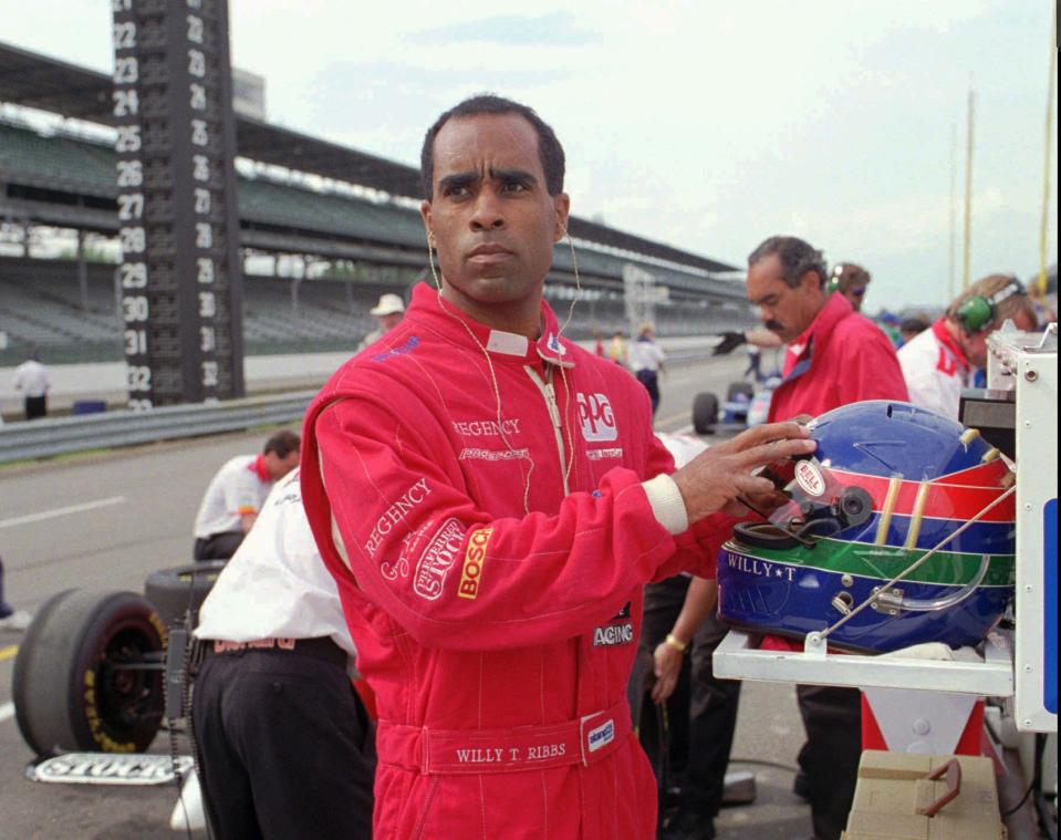 (NAA105)INDIANAPOLIS, May -- IndyCar driver Willy T. Ribbs of San Jose, Calif. grabs his helmet as he prepares to practice Thursday at the Indianapolis Motor Speedway.  Ribbs is looking for enought speed in the final two day of practice to earn a spot in the May 30 Indy 500.    (AP Photo) (msc51701str-Tom Strattman) 1993 SLUG:CAR-Indy 500