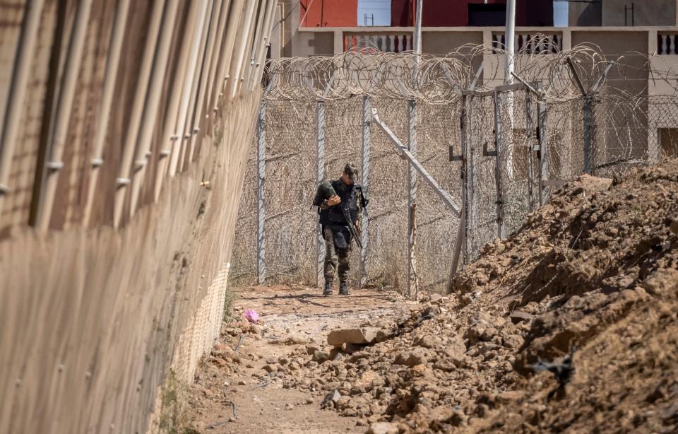 La valla de Melilla, donde decenas de inmigrantes subsaharianos murieron el 24 de junio cuando trataban de saltarla. (Foto: Fadel Senna / AFP / Getty Images).