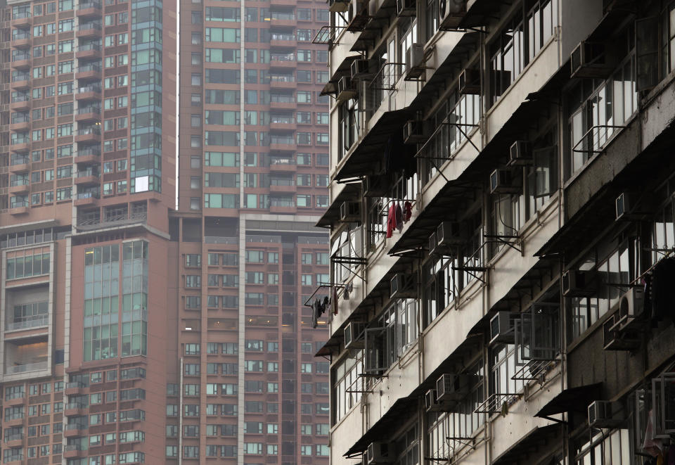 安老按揭計劃的成立目的，是讓退休人士可以將其擁有的香港住宅物業抵押給貸款機構（如銀行），以獲得按揭貸款，是退休理財的一種。所以，安老按揭對象只限長者，除此之外，還有甚麼申請資格？對相關物業又有甚麼要求？本文和大家一起看看。（圖片來源：REUTERS/Bobby Yip）