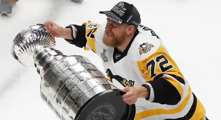 Patric Hornqvist celebrates with the Stanley Cup. (Jeff Roberson/AP)