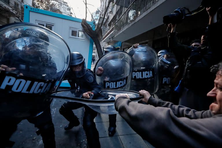 Incidentes fuera del domicilio de Cristina Kirchner, el sábado, en Recoleta.