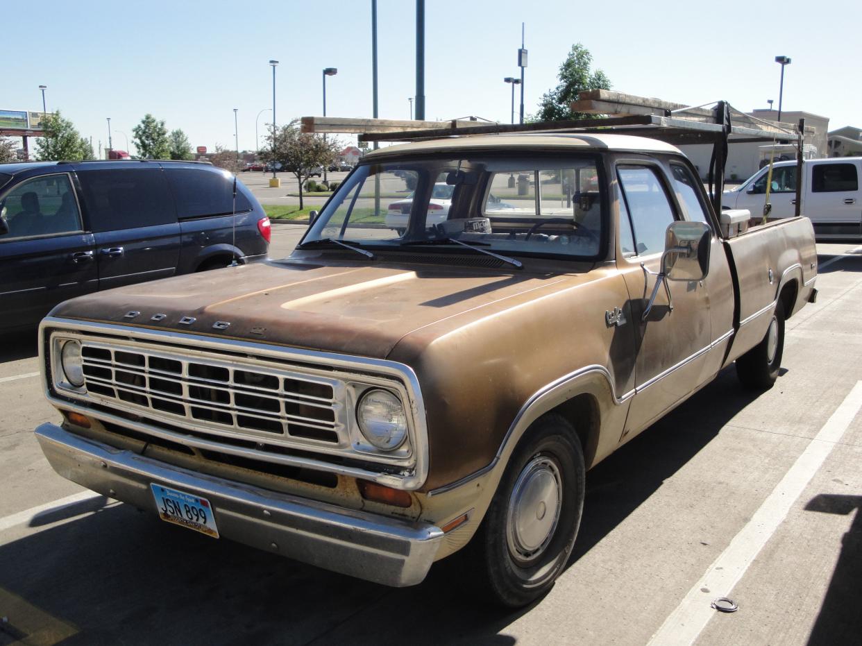 Dodge 100 Club Cab Pick-Up