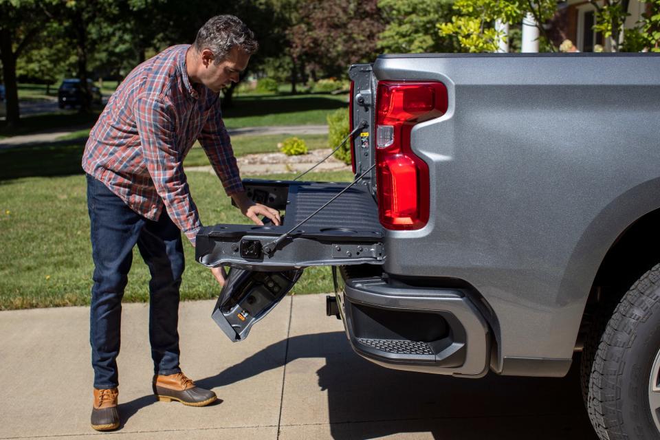 2021 Chevrolet Silverado Multi Flex Tailgate 08