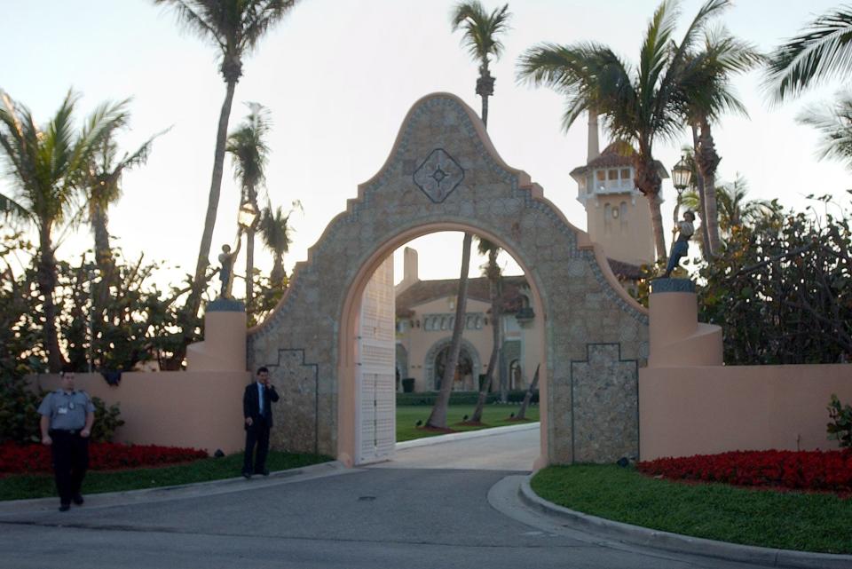 mar a lago entrance