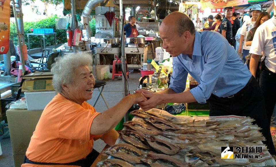 ▲國民黨高雄市長候選人韓國瑜所到之處無不受到熱烈歡迎，颳起一陣「韓國瑜旋風」。（圖／記者許高祥攝，2018.10.20）