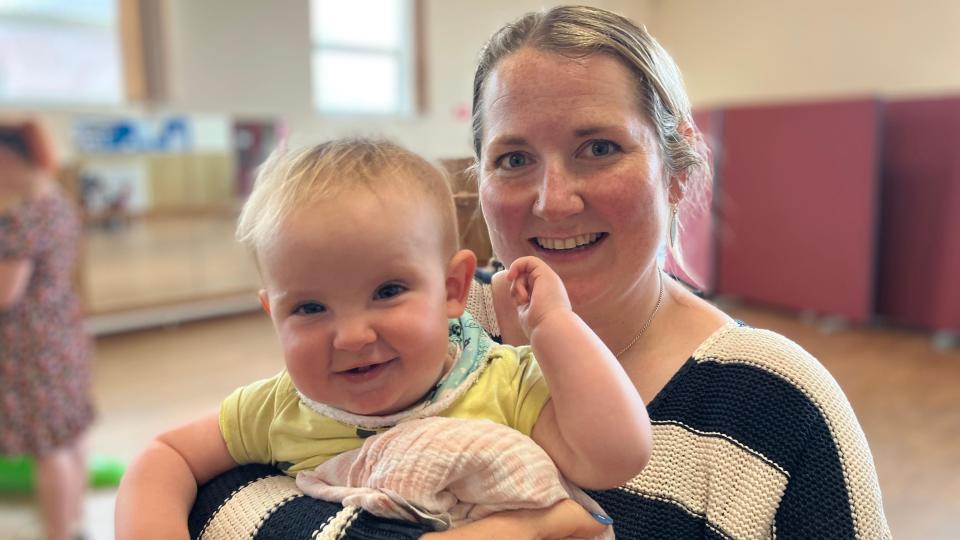 Sarah Dorsett holding her baby daughter Heidi