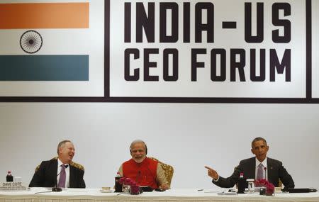 Honeywell CEO Dave Cote (L) and India's Prime Minister Narendra Modi (C) laugh at a remark by U.S. President Barack Obama (R) during a CEO Roundtable and Forum at the India U.S. Business Summit in New Delhi January 26, 2015. REUTERS/Jim Bourg