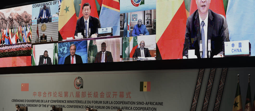 Le président chinois Xi Jinping s'est engagé le 29 novembre 2021 à offrir un milliard de Covid- 19 doses de vaccin en Afrique, dans un discours prononcé par liaison vidéo lors d'un sommet Chine-Afrique près de Dakar, la capitale du Sénégal.
