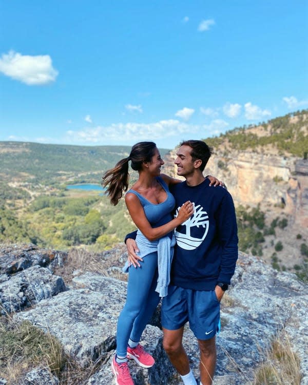 Lorenzo García-Campoy y Paloma de la Hoz en la montaña