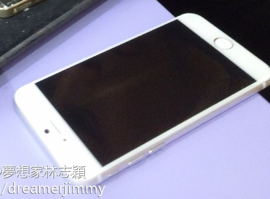 This is what the 5.5-inch iPhone 6 will look like next to an iPhone 5s