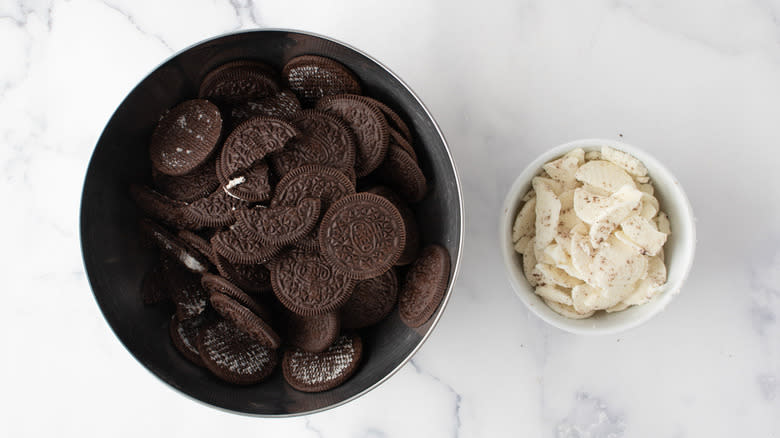 separate bowls of chocolate sandwich cookies and filling i
