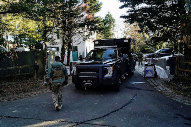 PHOTO: Secret Service personnel park vehicles in the driveway leading to President Joe Biden's house after classified documents were reported found there, in Wilmington, Del., Jan. 15, 2023. (Joshua Roberts/Reuters)