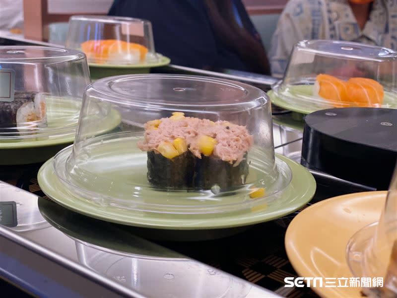 多樣壽司可以選擇，通通都是素食者可吃，包含素鮭魚、素烏魚子以及素鮪魚沙拉等。（圖／記者馮珮汶攝）