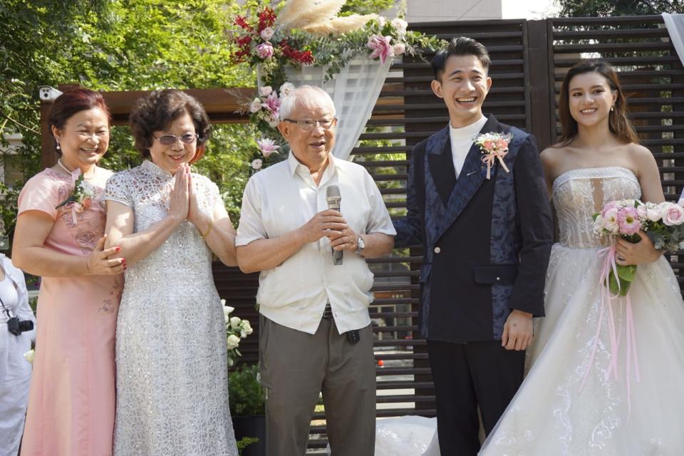 曾子益與香港籍太太Jackie，於24日完成台灣婚禮。（圖／傳軒媒體提供）
