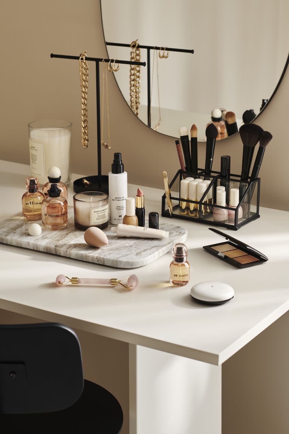 <p>Keep your dressing table in order with H&M Home's must-have selection of trays, trinkets and stands. </p><p><a class="link " href="https://go.redirectingat.com?id=127X1599956&url=https%3A%2F%2Fwww2.hm.com%2Fen_gb%2Fhome.html&sref=https%3A%2F%2Fwww.housebeautiful.com%2Fuk%2Flifestyle%2Fshopping%2Fg35116386%2Fhandm-home-spring%2F" rel="nofollow noopener" target="_blank" data-ylk="slk:SHOP H&M HOME;elm:context_link;itc:0;sec:content-canvas">SHOP H&M HOME</a> </p><p><strong>Like this article? <a href="https://hearst.emsecure.net/optiext/cr.aspx?ID=DR9UY9ko5HvLAHeexA2ngSL3t49WvQXSjQZAAXe9gg0Rhtz8pxOWix3TXd_WRbE3fnbQEBkC%2BEWZDx" rel="nofollow noopener" target="_blank" data-ylk="slk:Sign up to our newsletter;elm:context_link;itc:0;sec:content-canvas" class="link ">Sign up to our newsletter</a> to get more articles like this delivered straight to your inbox.</strong></p><p><a class="link " href="https://hearst.emsecure.net/optiext/cr.aspx?ID=DR9UY9ko5HvLAHeexA2ngSL3t49WvQXSjQZAAXe9gg0Rhtz8pxOWix3TXd_WRbE3fnbQEBkC%2BEWZDx" rel="nofollow noopener" target="_blank" data-ylk="slk:SIGN UP;elm:context_link;itc:0;sec:content-canvas">SIGN UP</a></p><p>In need of some positivity or not able to make it to the shops? <a href="https://go.redirectingat.com?id=127X1599956&url=https%3A%2F%2Fwww.hearstmagazines.co.uk%2Fhb%2Fhouse-beautiful-magazine-subscription-website&sref=https%3A%2F%2Fwww.housebeautiful.com%2Fuk%2Flifestyle%2Fshopping%2Fg35116386%2Fhandm-home-spring%2F" rel="nofollow noopener" target="_blank" data-ylk="slk:Subscribe to House Beautiful magazine today;elm:context_link;itc:0;sec:content-canvas" class="link ">Subscribe to House Beautiful magazine today</a> and get each issue delivered directly to your door.</p>