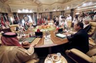 French President Francois Hollande (R) attends the summit of the Gulf Cooperation Council on May 5, 2015 in Riyadh