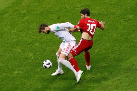 Soccer Football - World Cup - Group B - Iran vs Spain - Kazan Arena, Kazan, Russia - June 20, 2018 Iran's Karim Ansarifard in action with Spain's Gerard Pique REUTERS/John Sibley