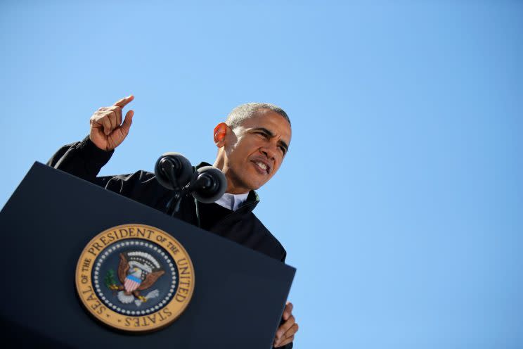 President Barack Obama speaks at a campaign event in support of U.S. Democratic presidential nominee Hillary Clinton in Cleveland, Ohio on Oct. 14, 2016. (Carlos Barria/Reuters)