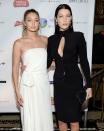 <p>Gigi und Bella sind inzwischen die Stars auf jedem roten Teppich. Mit einer unaufgeregten Robe in Weiß und einem tief ausgeschnittenen Kleid in Schwarz zogen die Schwestern hier bei einer Gala in New York alle Blicke auf sich. (Bild: AP Photo) </p>